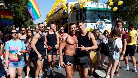 fiesta gay barcelona|Guía Gay de Barcelona 2024